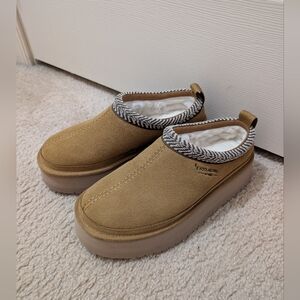 Koolaburra by UGG Burree Platform Slippers